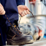 Chaussures de sécurité au travail : combien de paires par an et qui doit les payer ?