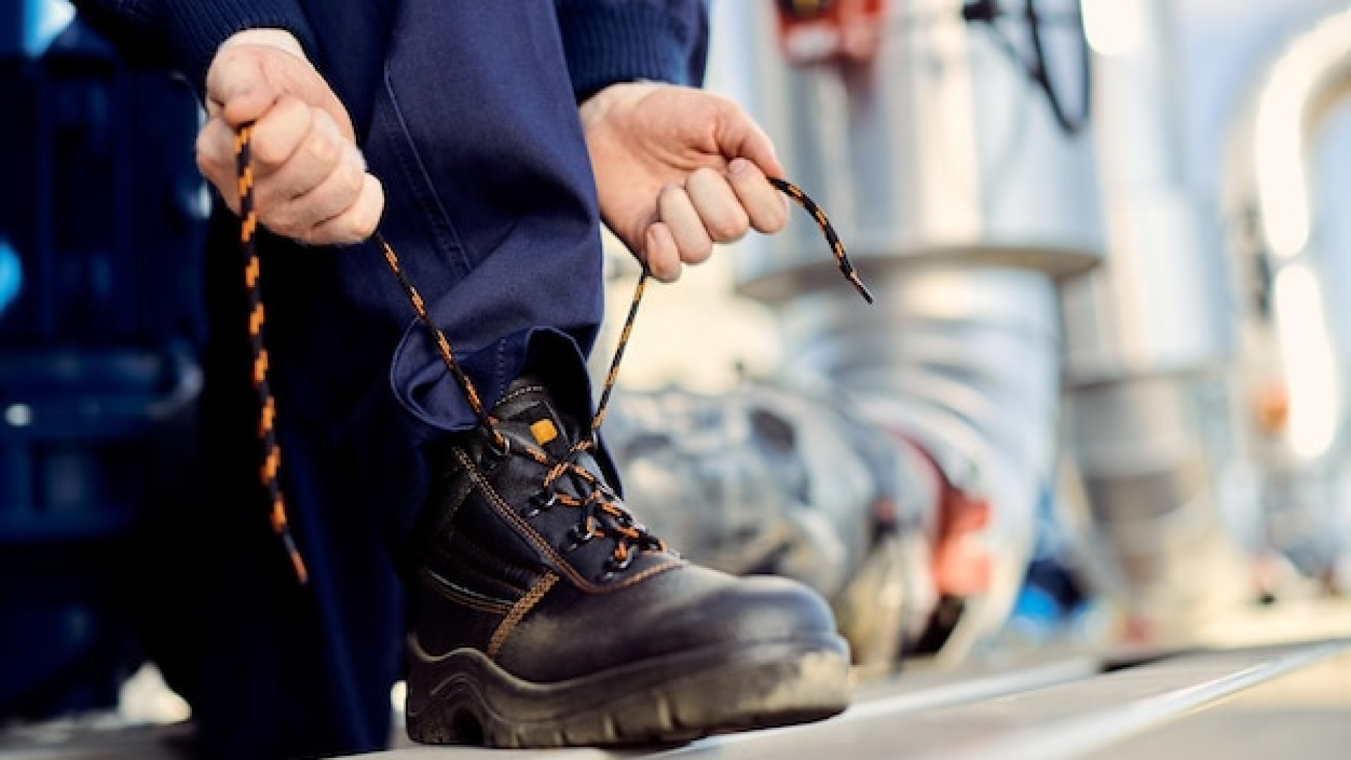 Chaussures de sécurité au travail : combien de paires par an et qui doit les payer ?